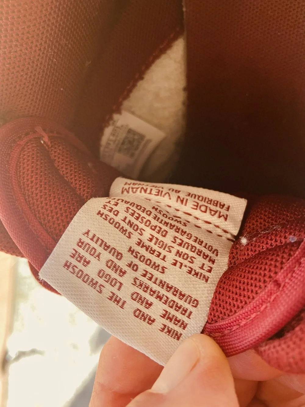 Nike Men's Low-Top Sneakers in Maroon and White, Size 11